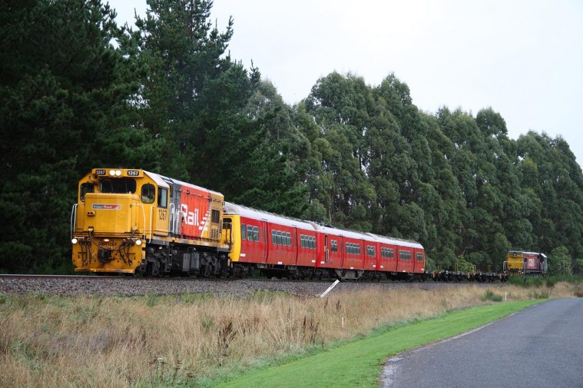 DBR1267 travels through the long sweeping curve between the Mangaroa River bridge and Maymorn with special train F44. Photo: Doug Johnston