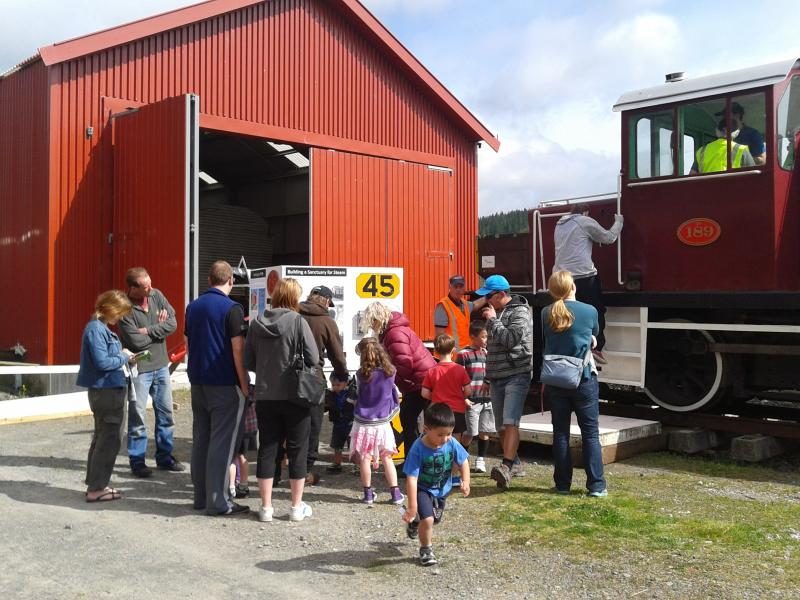 People lining up for a cab ride in Tr 189