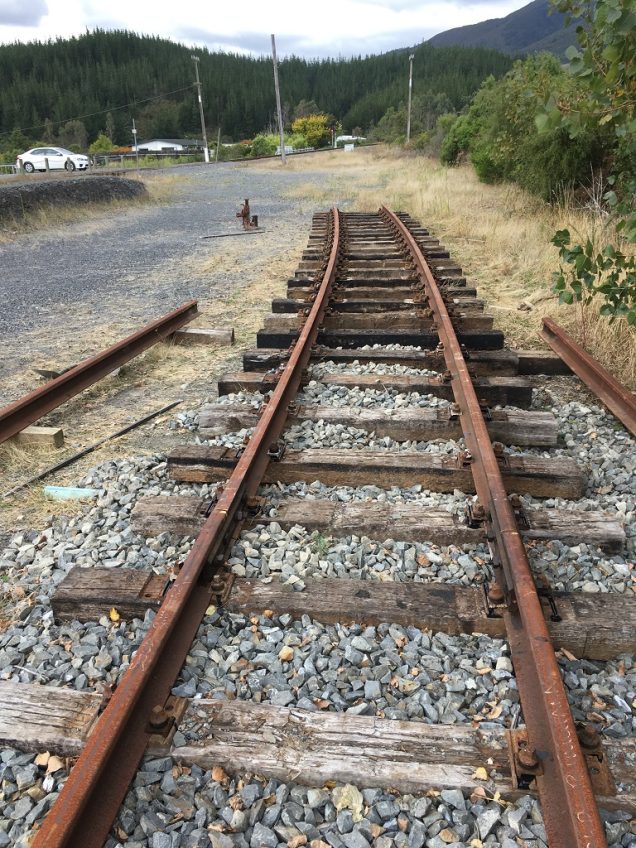 Mainline curve leading to loop turnout location 